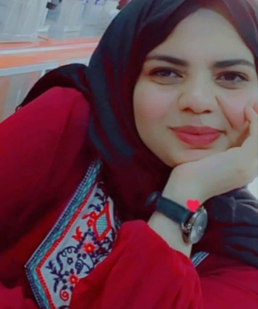 ساره صادق